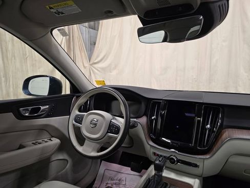 Used 2021 Volvo XC60 T5 Momentum AWD/4WD image 32