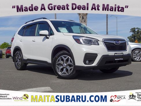 Used 2021 Subaru Forester Premium image 1