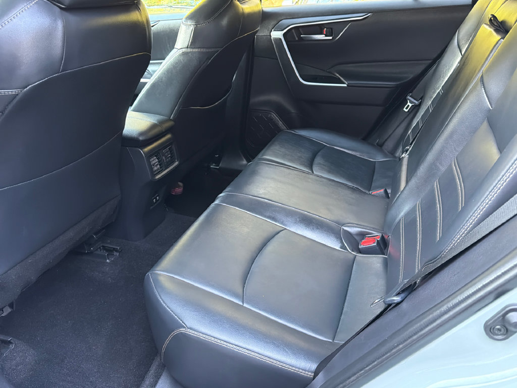 Used 2020 Toyota RAV4 XLE Premium AWD/4WD image 18