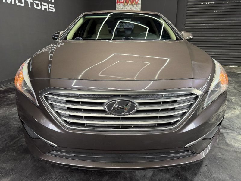 Used 2017 Hyundai Sonata SE FWD image 2