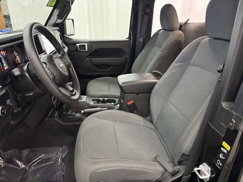 Used 2025 Jeep Wrangler Sport image 5