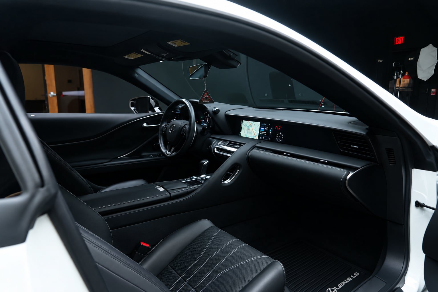 Used 2018 Lexus LC 500 Coupe w/ Touring Package RWD image 24