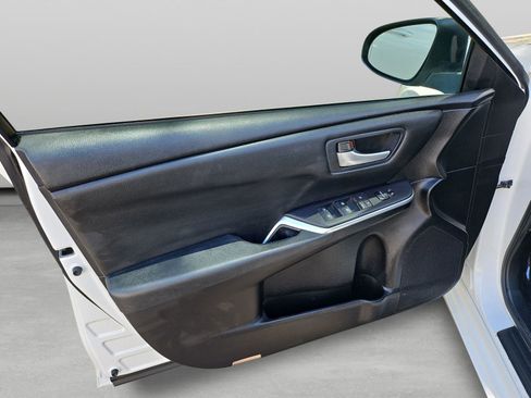 Used 2015 Toyota Camry SE FWD image 28