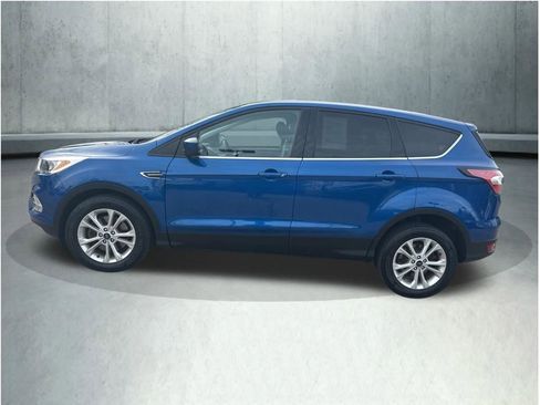 Used 2017 Ford Escape SE w/ SE Cold Weather Package image 2