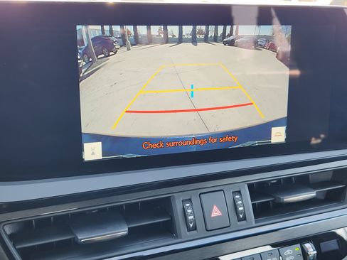 Used 2025 Lexus ES 300h w/ Premium Package image 21