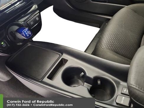 Used 2020 Toyota Prius LE image 16