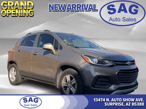 Used 2020 Chevrolet Trax LT w/ LT Convenience Package image 1