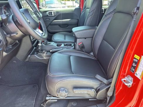 Certified 2025 Jeep Wrangler Unlimited Sahara w/ Safety Group AWD/4WD image 9