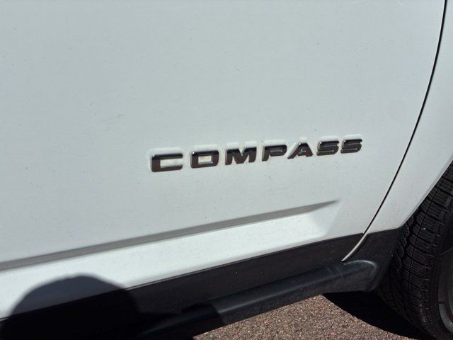 Used 2017 Jeep Compass Latitude AWD/4WD image 9