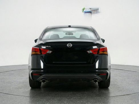 Used 2025 Nissan Altima 2.5 SV FWD image 7