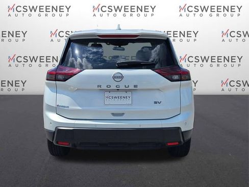 Used 2024 Nissan Rogue SV FWD image 4