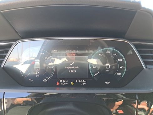 Used 2023 Audi e-tron Prestige w/ Prestige Package image 9