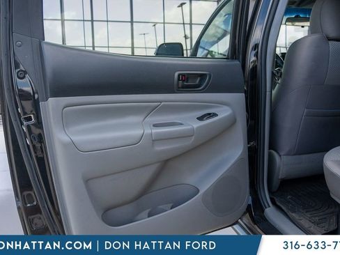 Used 2015 Toyota Tacoma PreRunner w/ TRD Sport Package RWD image 18