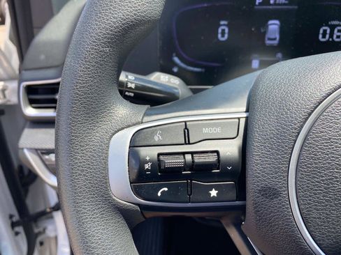 Used 2023 Kia Sportage LX image 17