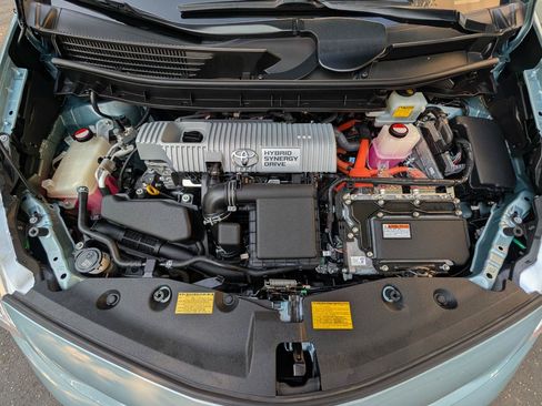 Used 2014 Toyota Prius V Five FWD image 17