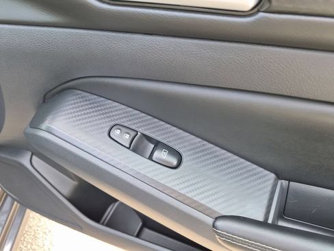 Used 2025 Nissan Altima 2.5 SV FWD image 34