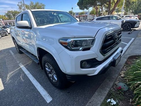 Used 2017 Toyota Tacoma SR5 w/ Tow Package AWD/4WD image 1