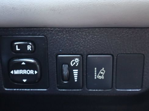 Used 2017 Toyota RAV4 Limited AWD/4WD image 29