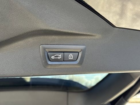 Used 2021 BMW X7 xDrive40i w/ M Sport Package image 27