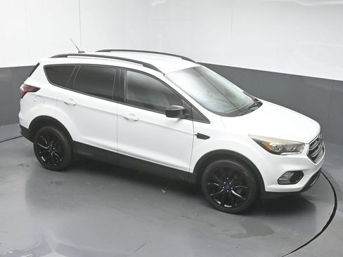 Used 2017 Ford Escape SE w/ Equipment Group 201A FWD image 39