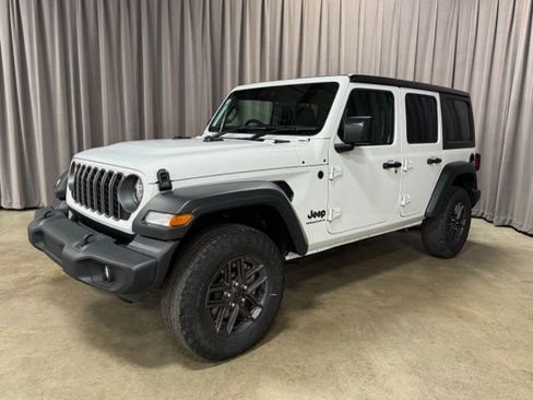 Used 2025 Jeep Wrangler Unlimited Sport w/ Convenience Group image 3