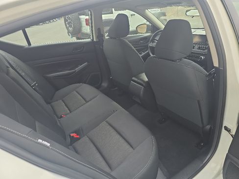 Used 2024 Nissan Altima 2.5 S FWD image 9
