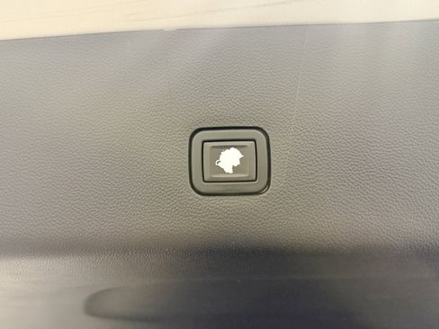 Used 2020 Chevrolet Traverse Premier w/ Redline Edition image 11