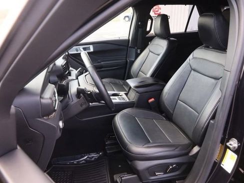 Used 2020 Ford Explorer Limited w/ Class III Trailer Tow Package image 9
