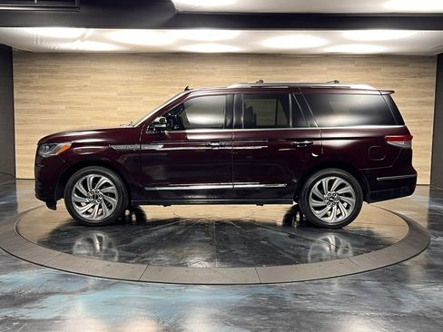 Used 2023 Lincoln Navigator Reserve image 22