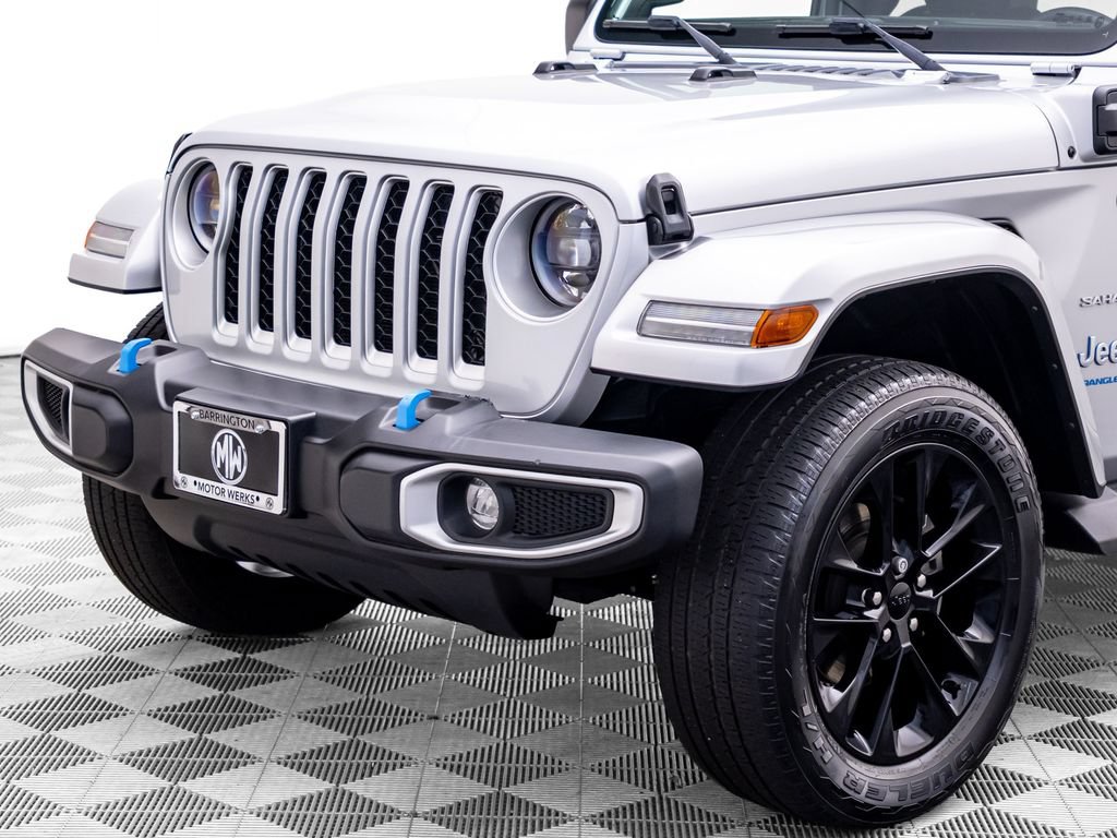Used 2023 Jeep Wrangler Unlimited Sahara w/ Cold Weather Group AWD/4WD image 35