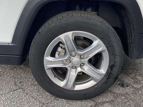 Used 2024 Jeep Compass Latitude AWD/4WD image 8