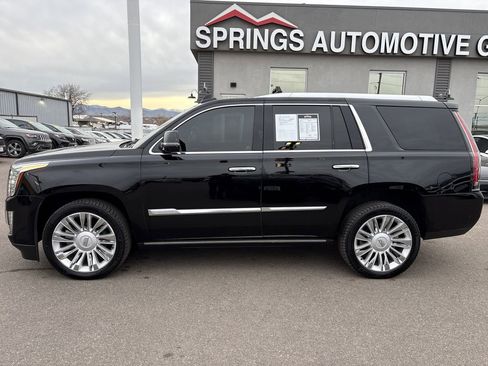 Used 2019 Cadillac Escalade Platinum image 2