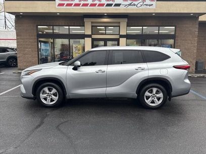 Used 2022 Toyota Highlander LE