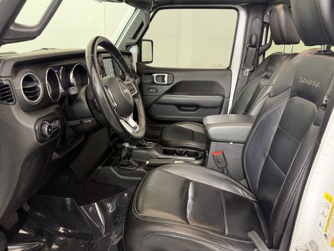 Used 2019 Jeep Wrangler Unlimited Sahara AWD/4WD image 4