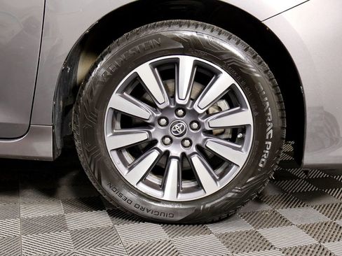 Used 2018 Toyota Sienna Limited image 69