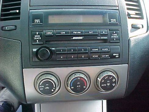 Used 2005 Nissan Altima 3.5 SE w/ (V01) Leather Pkg image 21