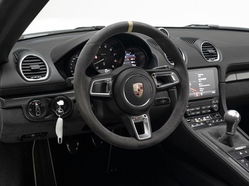Used 2020 Porsche 718 Boxster Spyder RWD image 13