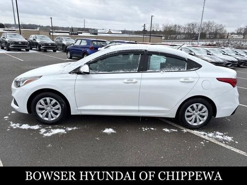 Used 2022 Hyundai Accent SE image 2