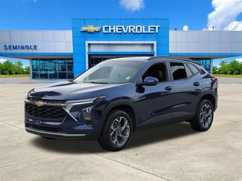Used 2024 Chevrolet Trax LT w/ Driver Confidence Package FWD image 2