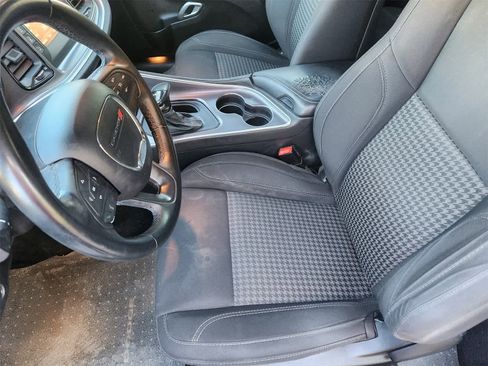 Used 2016 Dodge Challenger SXT image 11