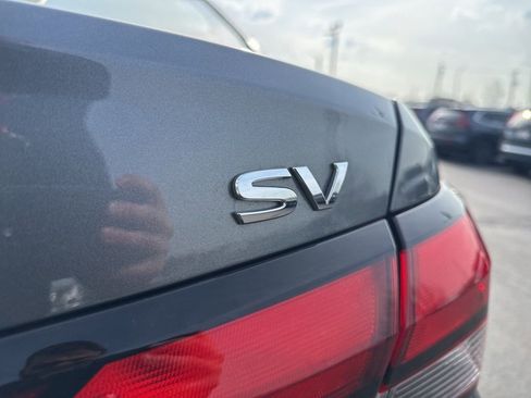 Used 2022 Nissan Versa SV image 5