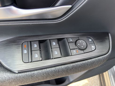 Certified 2025 Nissan Kicks SV AWD/4WD image 12