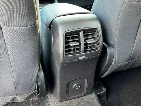 Used 2020 Ford Escape SE image 33