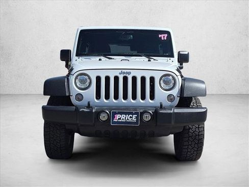 Used 2017 Jeep Wrangler Unlimited Rubicon w/ Connectivity Group AWD/4WD image 2