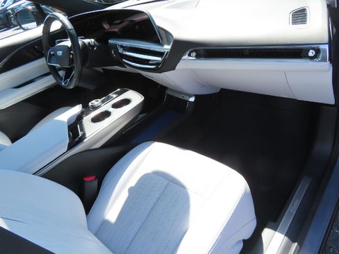 Used 2024 Cadillac Lyriq Luxury AWD/4WD image 46