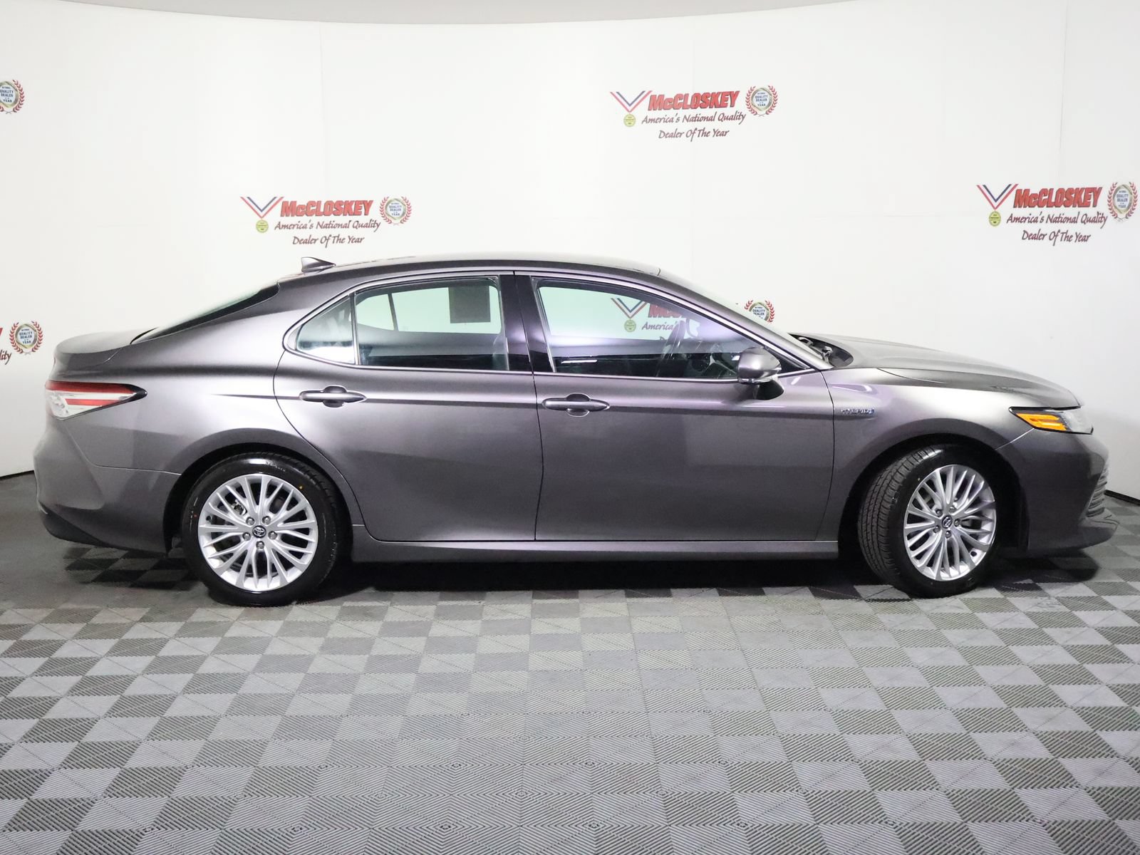 Used 2020 Toyota Camry XLE FWD image 3