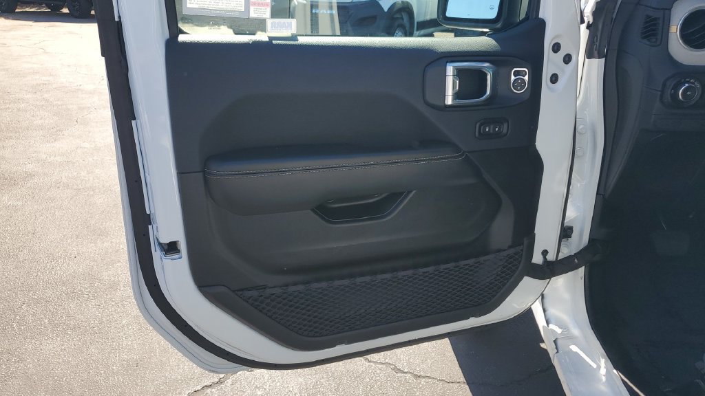 Used 2026 Jeep Wrangler Unlimited Sahara AWD/4WD image 20