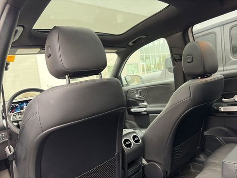 Used 2023 Mercedes-Benz GLB 250 4MATIC w/ Premium Package image 26