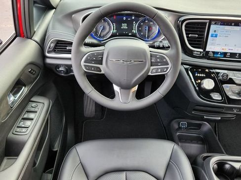 New 2026 Chrysler Pacifica Select FWD image 7