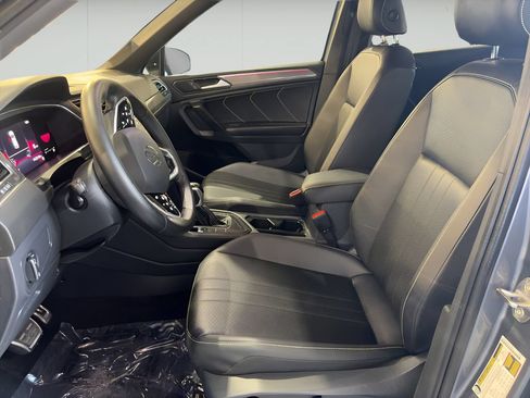 Used 2023 Volkswagen Tiguan SE R-Line FWD image 9